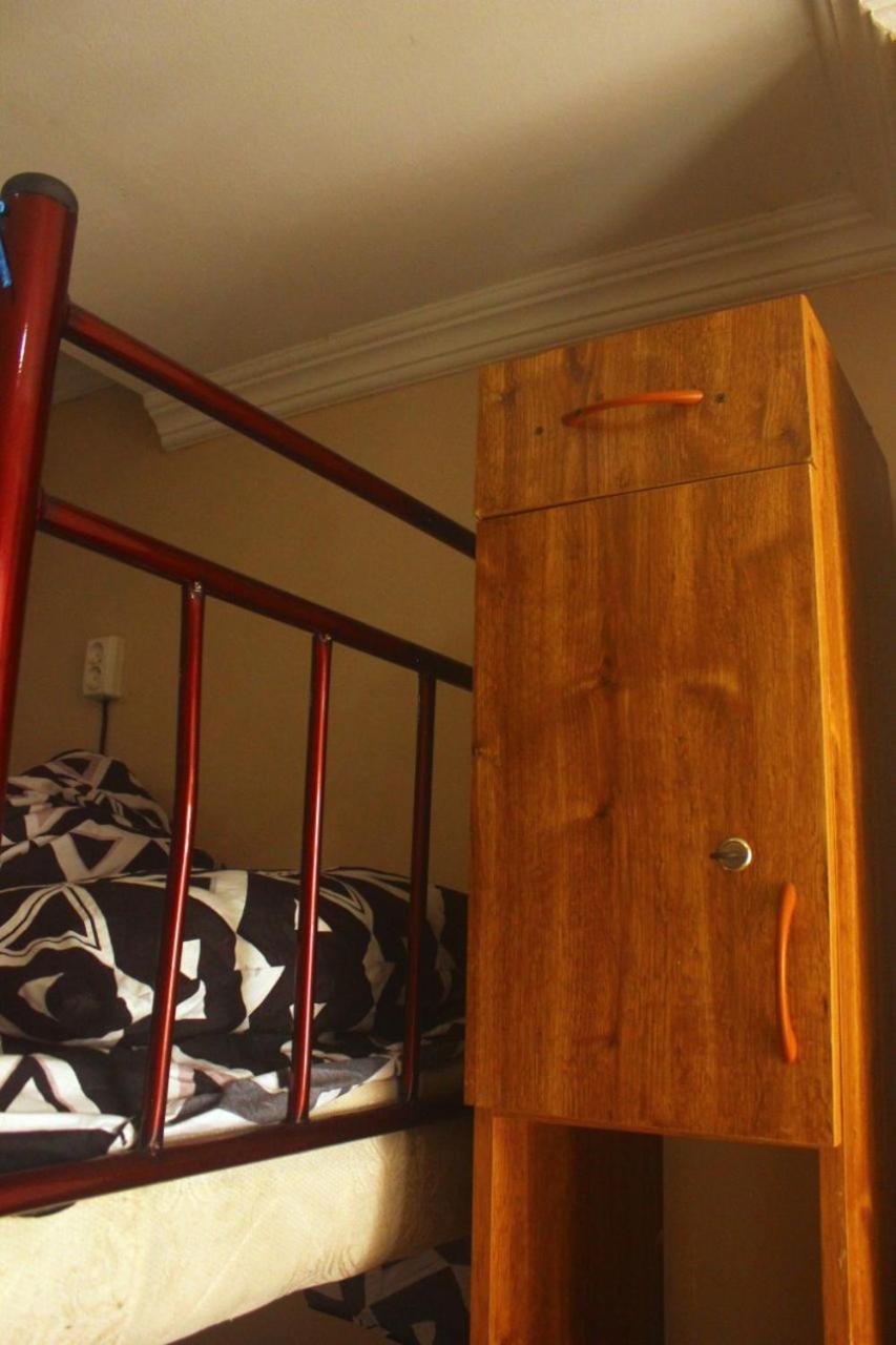 Everyday Cat Hostel Батуми Экстерьер фото