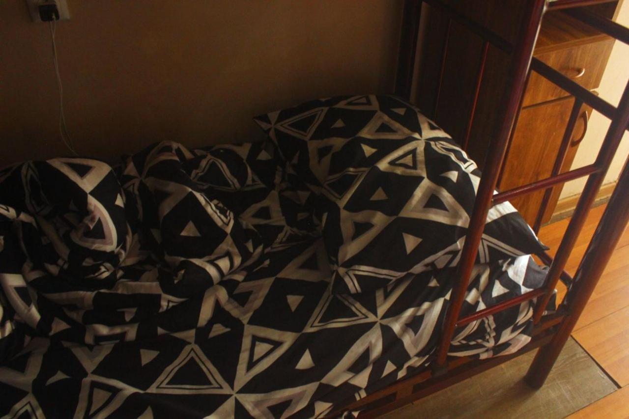 Everyday Cat Hostel Батуми Экстерьер фото
