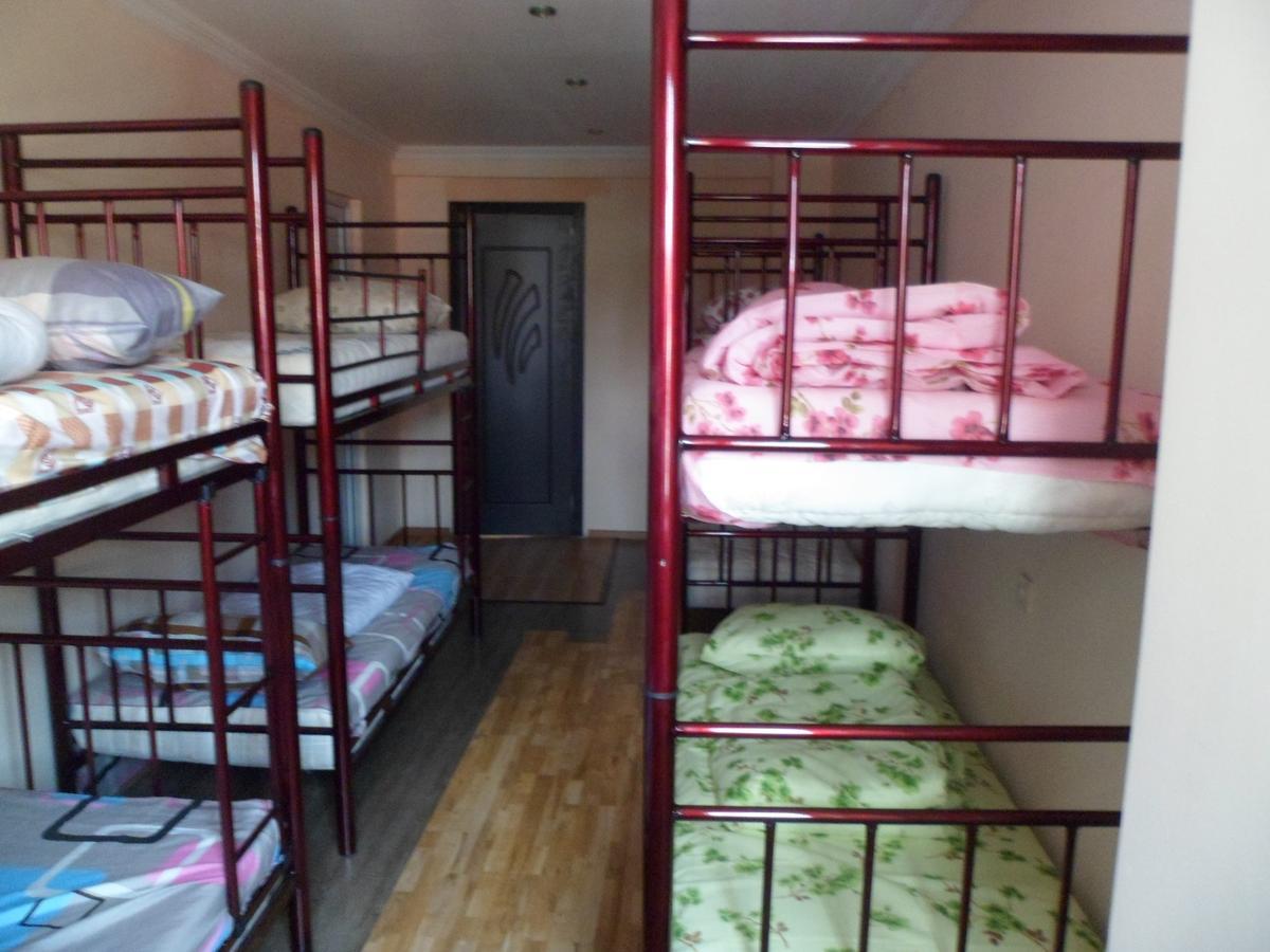 Everyday Cat Hostel Батуми Экстерьер фото