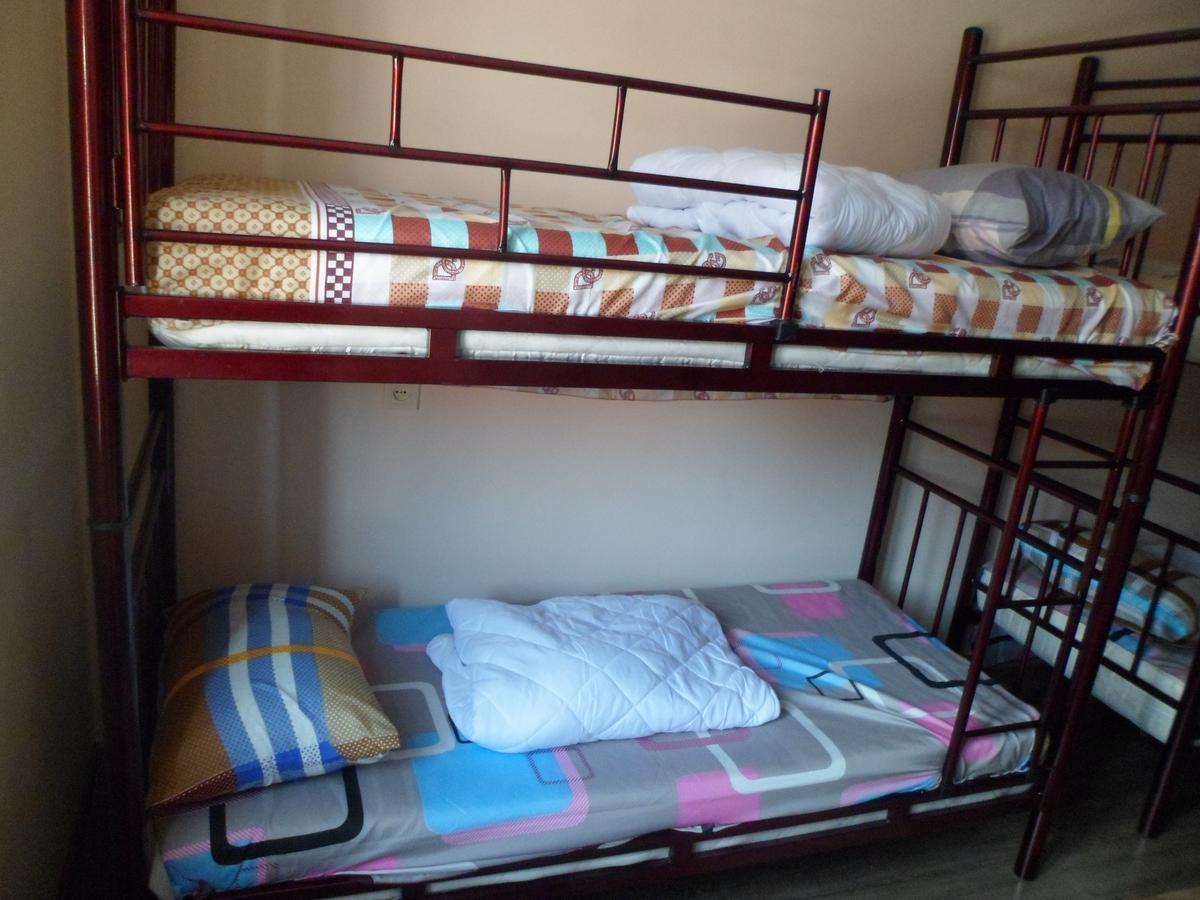 Everyday Cat Hostel Батуми Экстерьер фото