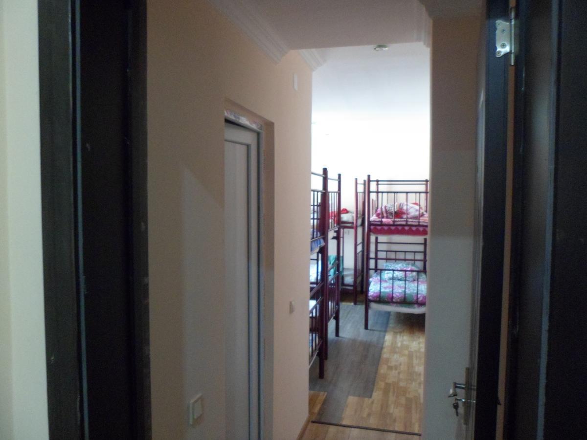 Everyday Cat Hostel Батуми Экстерьер фото