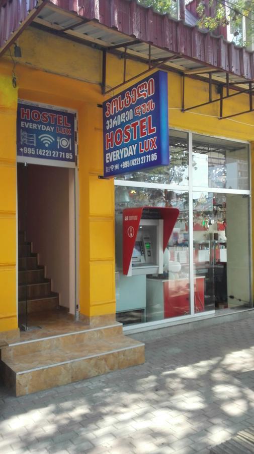 Everyday Cat Hostel Батуми Экстерьер фото