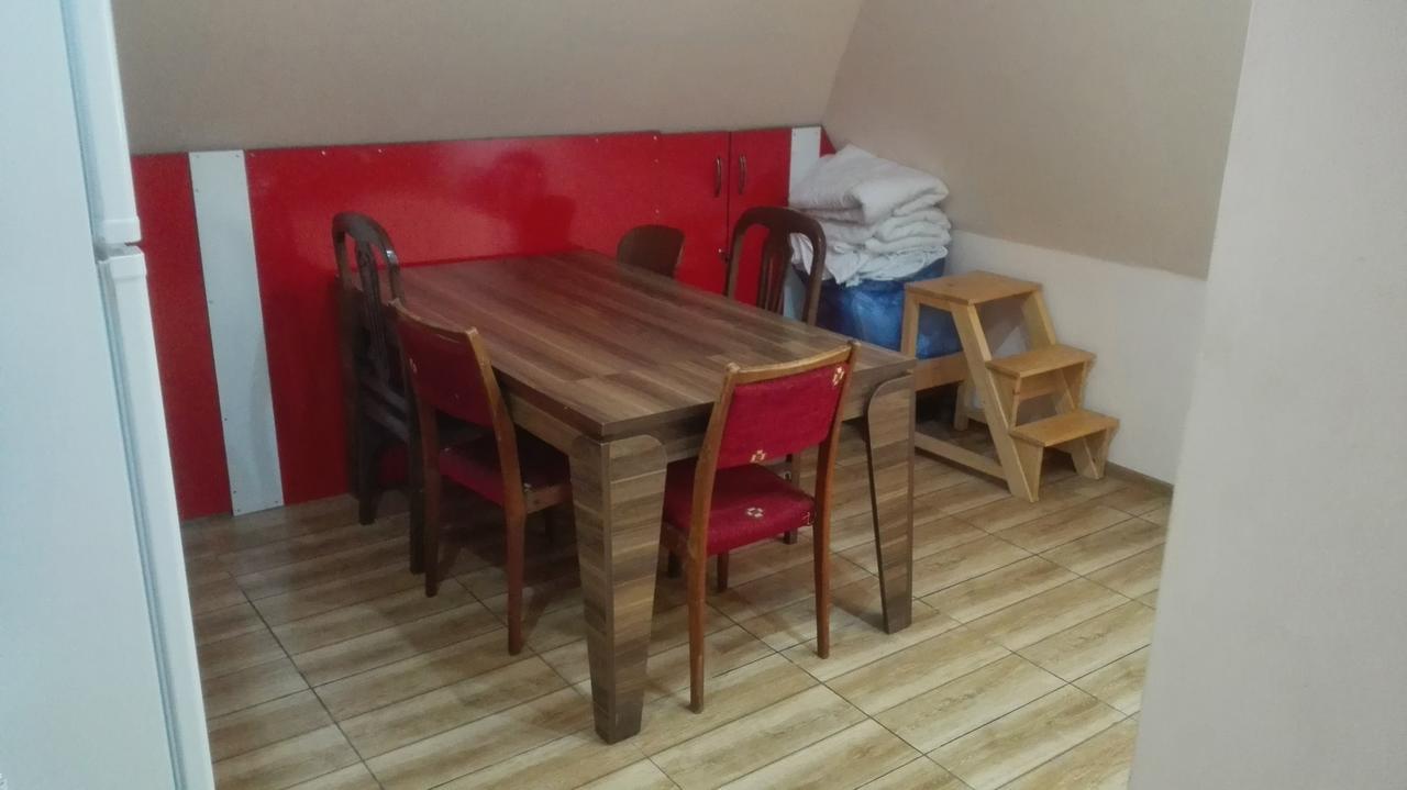Everyday Cat Hostel Батуми Экстерьер фото