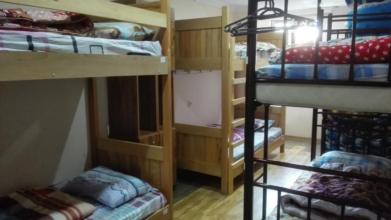 Everyday Cat Hostel Батуми Экстерьер фото