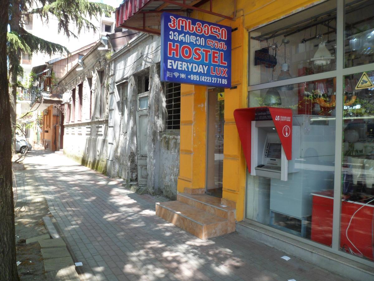 Everyday Cat Hostel Батуми Экстерьер фото