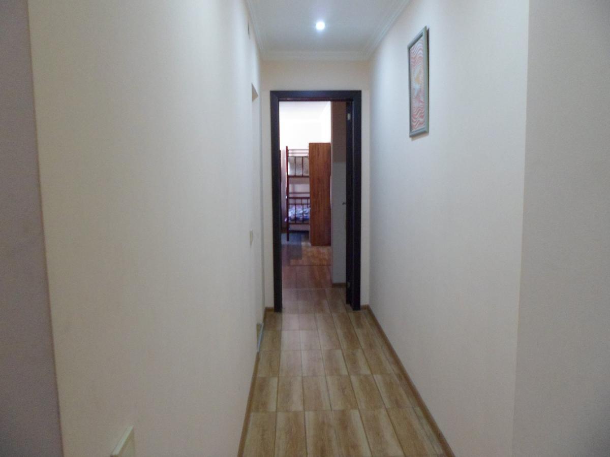 Everyday Cat Hostel Батуми Экстерьер фото