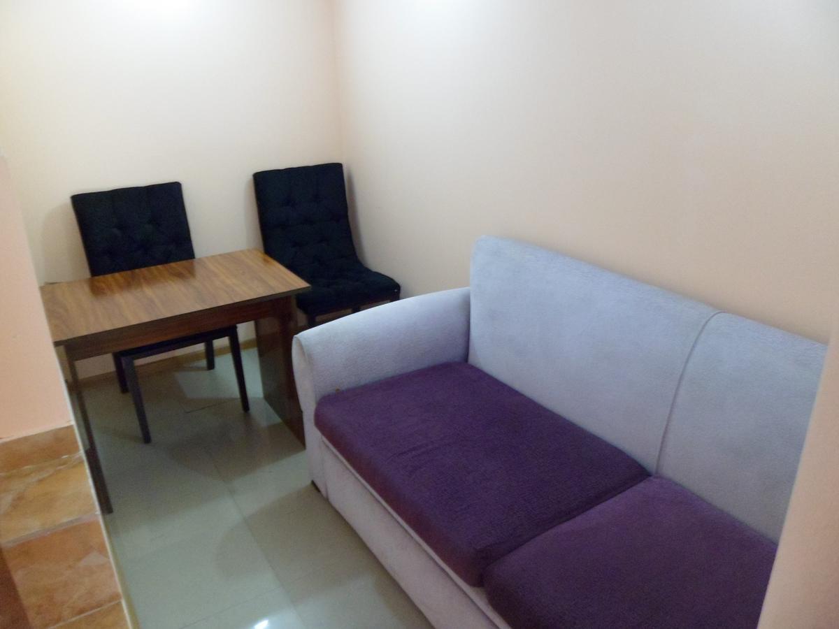 Everyday Cat Hostel Батуми Экстерьер фото