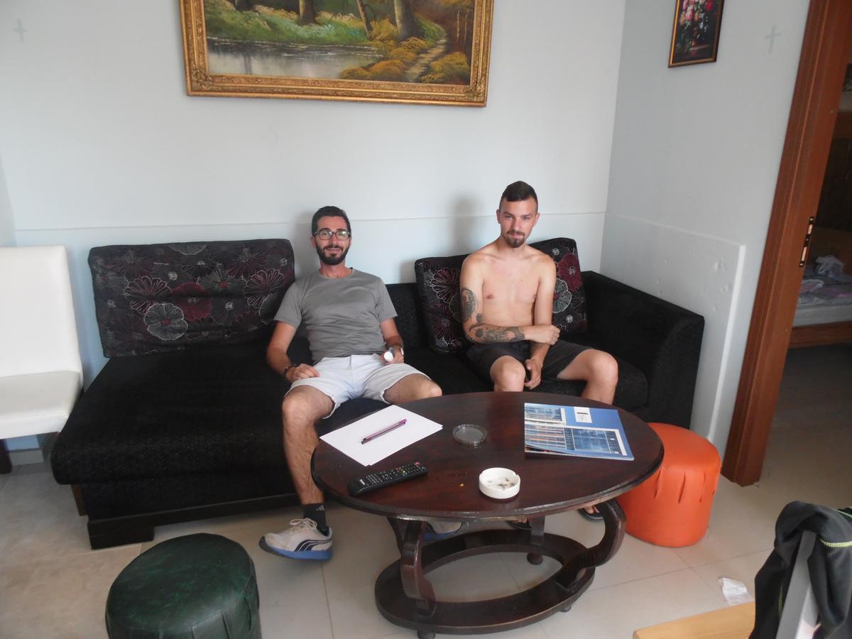 Everyday Cat Hostel Батуми Экстерьер фото